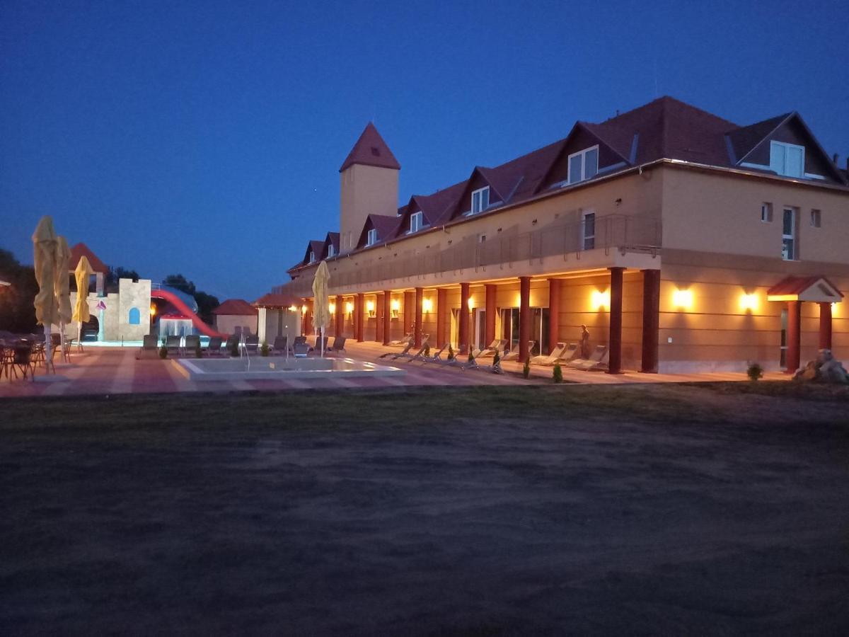 Termál Hotel Vesta Tapioszecso Buitenkant foto