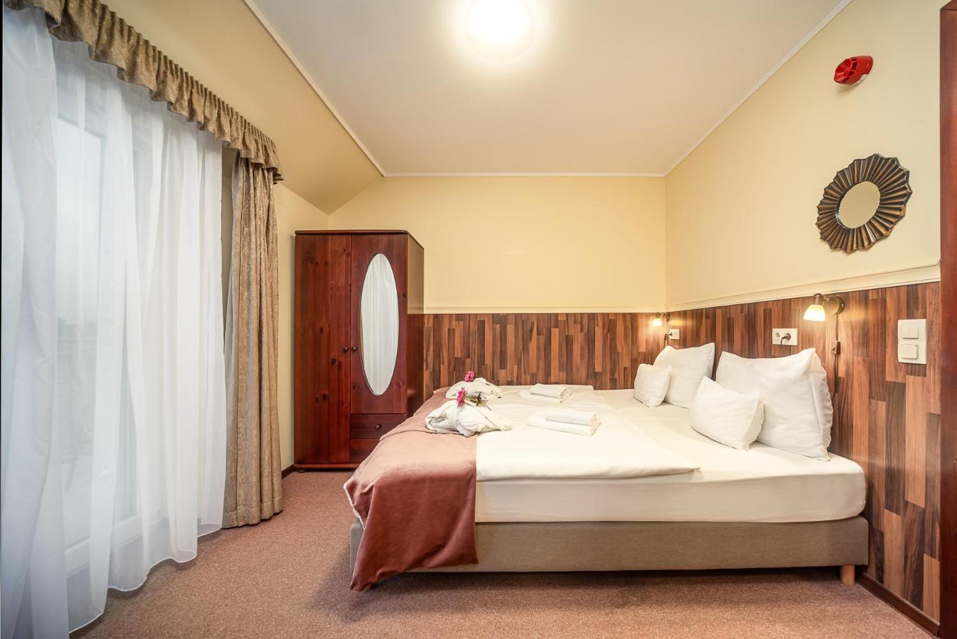 Termál Hotel Vesta Tapioszecso Buitenkant foto