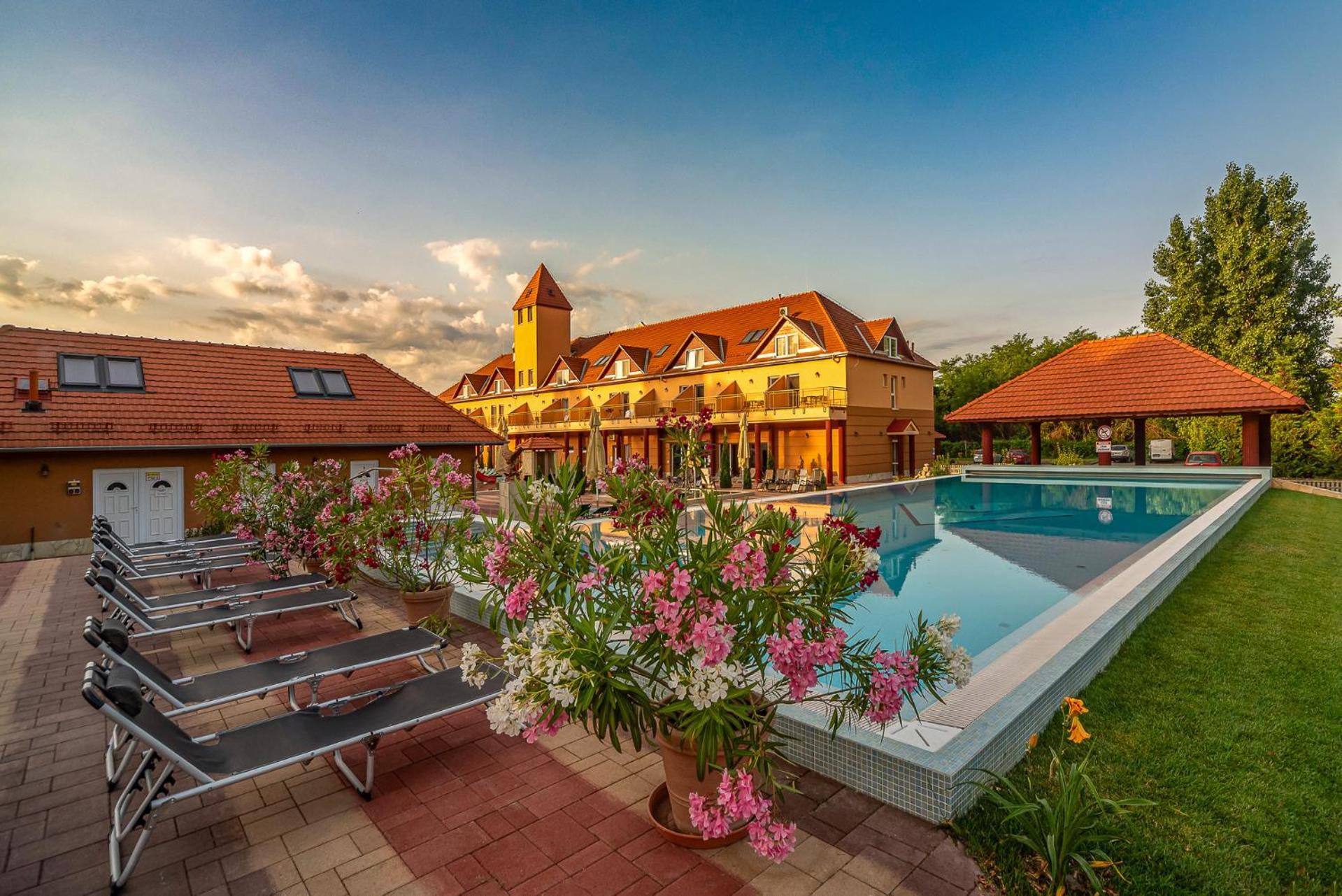 Termál Hotel Vesta Tapioszecso Buitenkant foto
