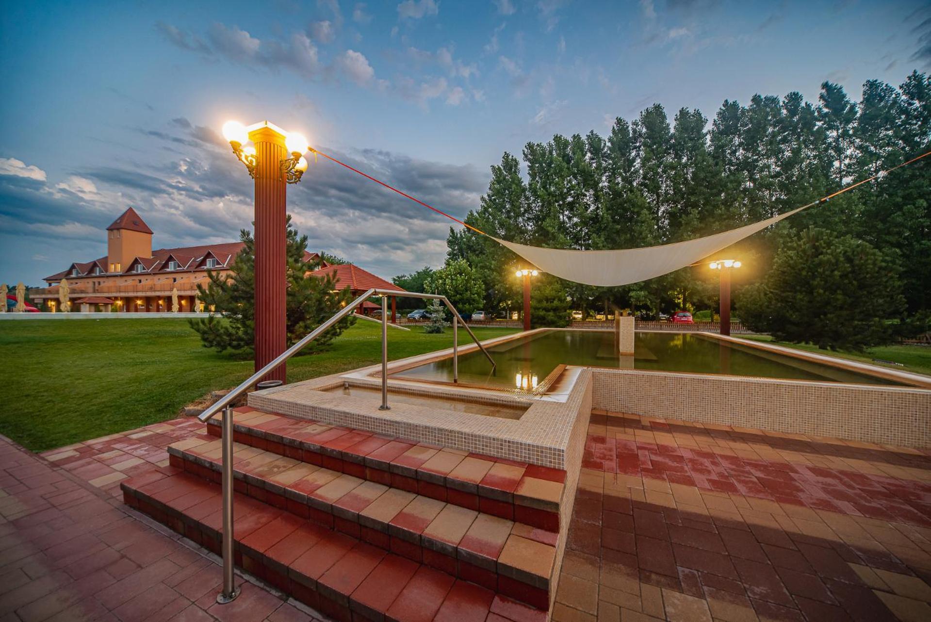 Termál Hotel Vesta Tapioszecso Buitenkant foto