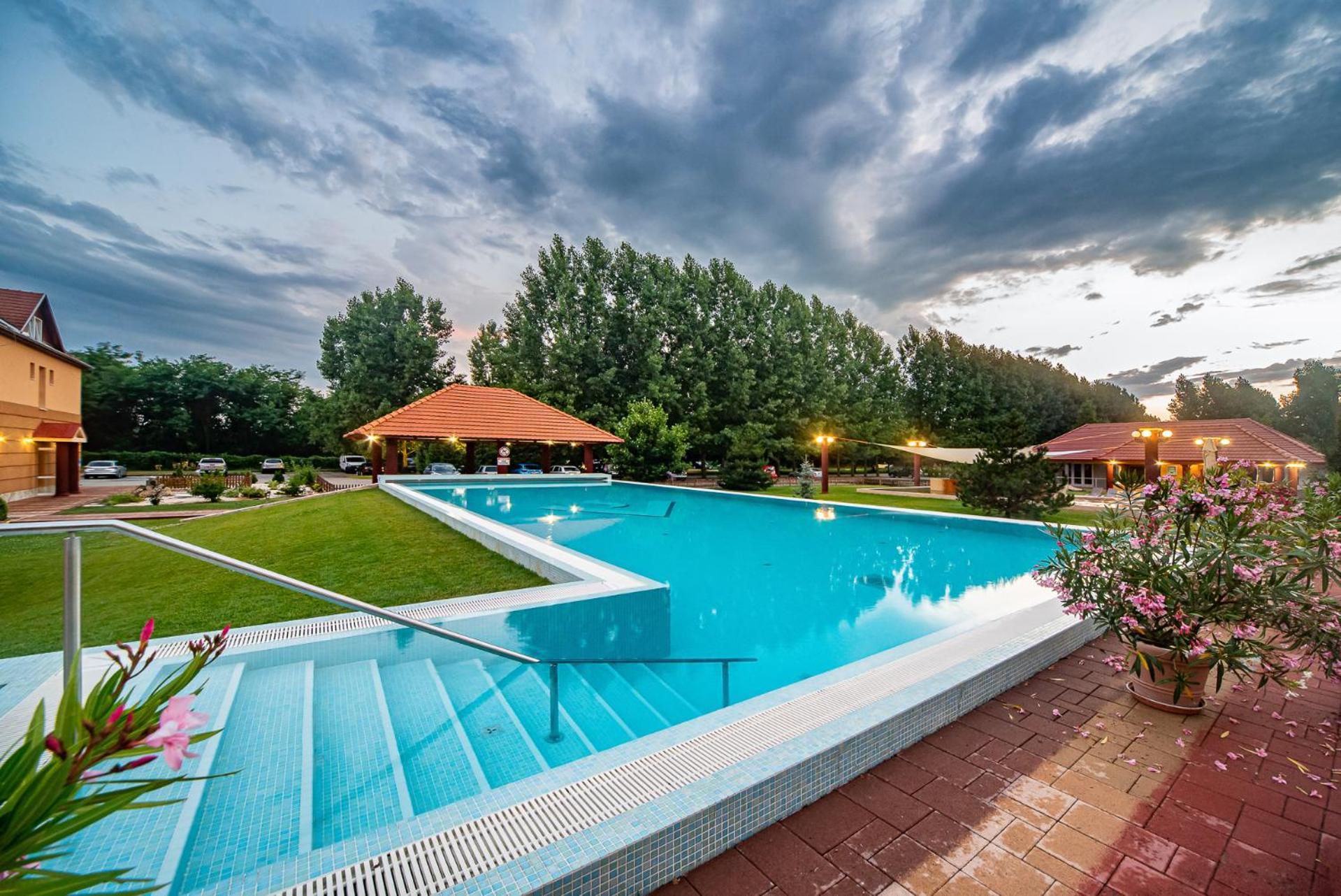 Termál Hotel Vesta Tapioszecso Buitenkant foto